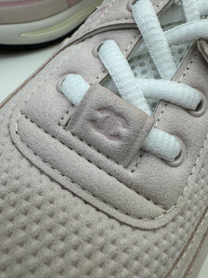 CHANEL 24S 淺粉色運動鞋