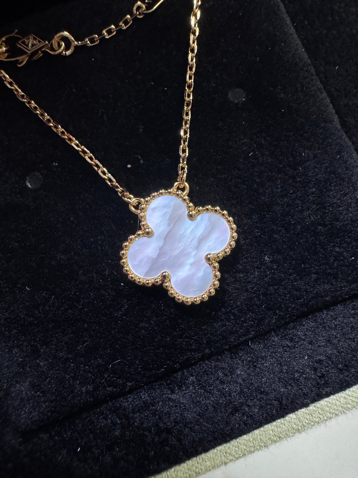 VCA Vintage Alhambra 白貝母金色項鏈