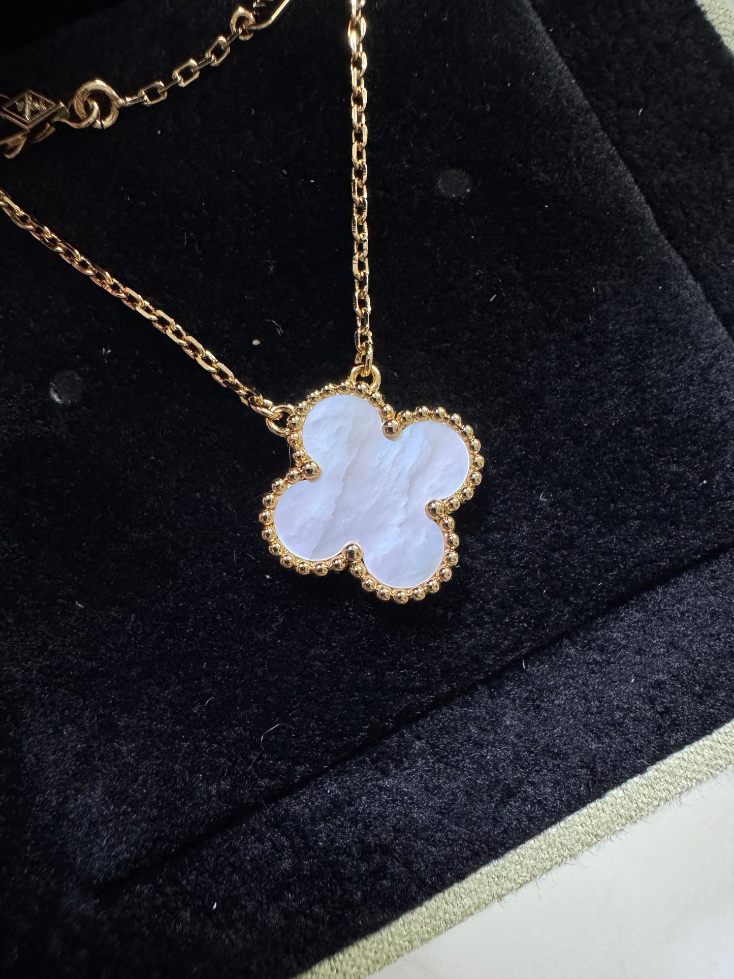 VCA Vintage Alhambra 白貝母金色項鏈