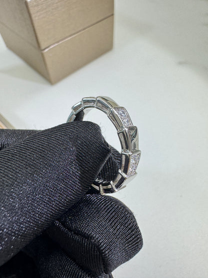 BVLGARI Serpenti Ring 白金色半鑽