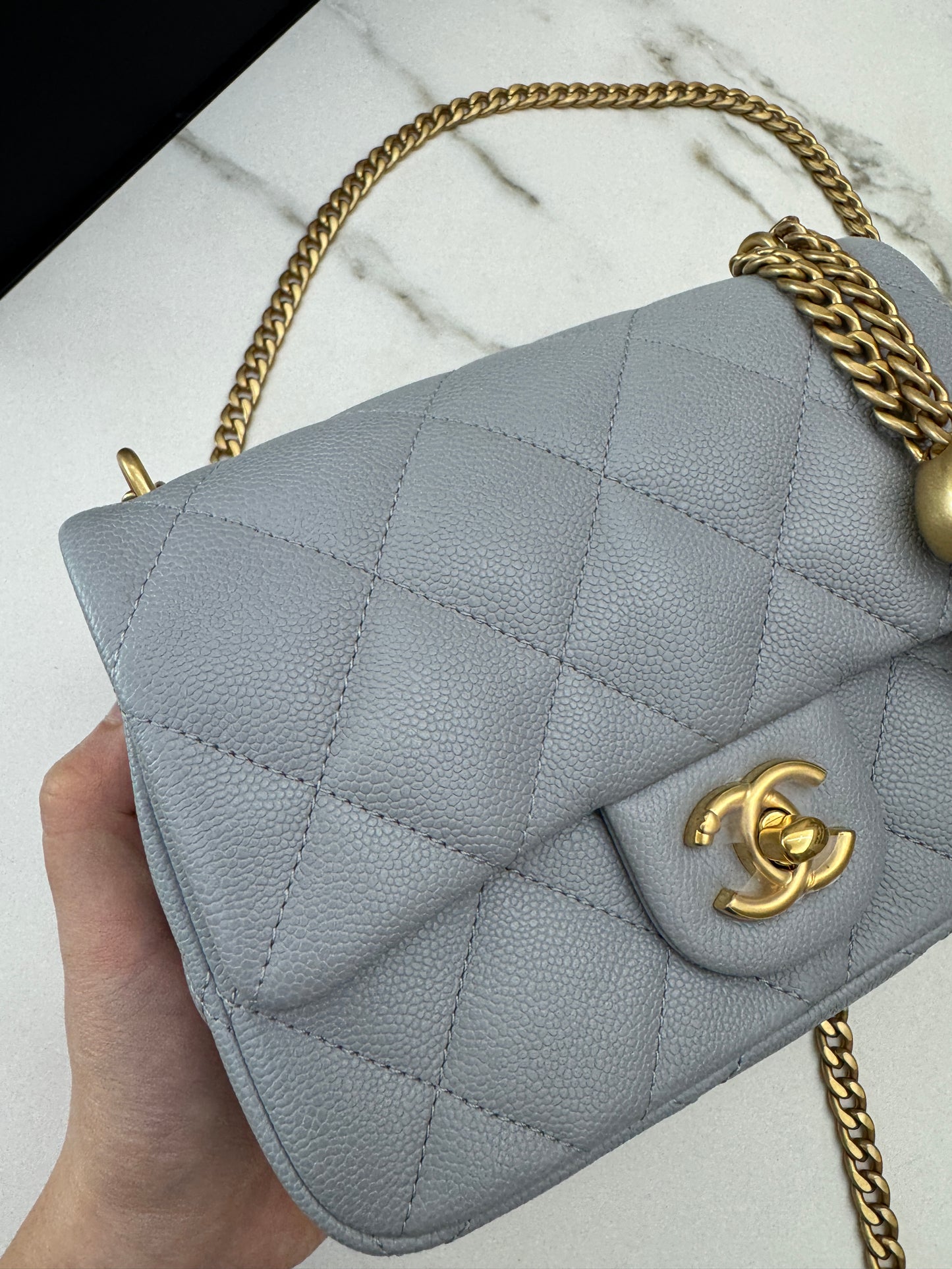 CHANEL 愛心金球 灰色 Mini Flap Bag 20cm