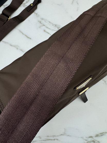 PRADA Re-nylon Explore Large 深棕色