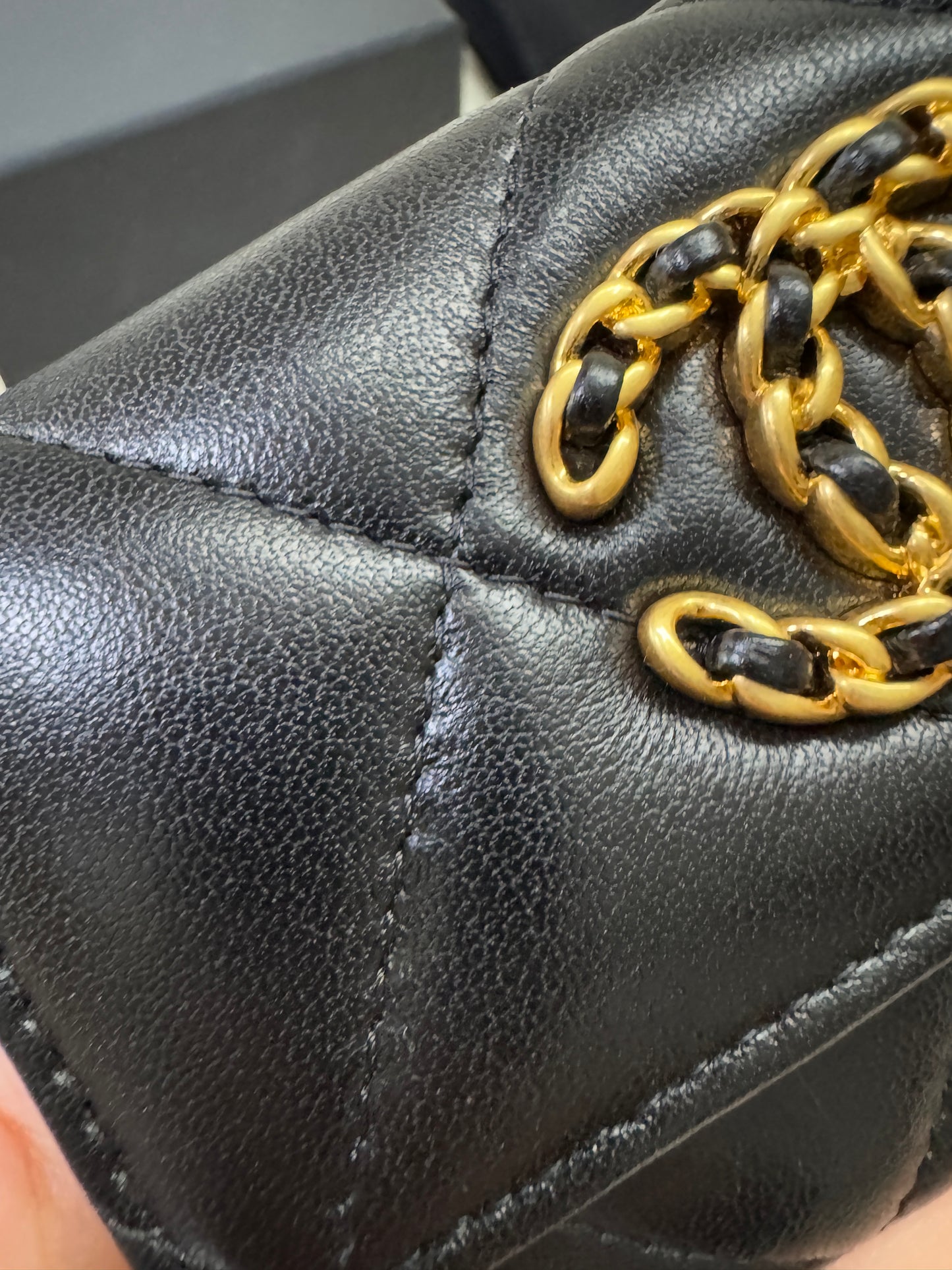 CHANEL 19 Card Holder