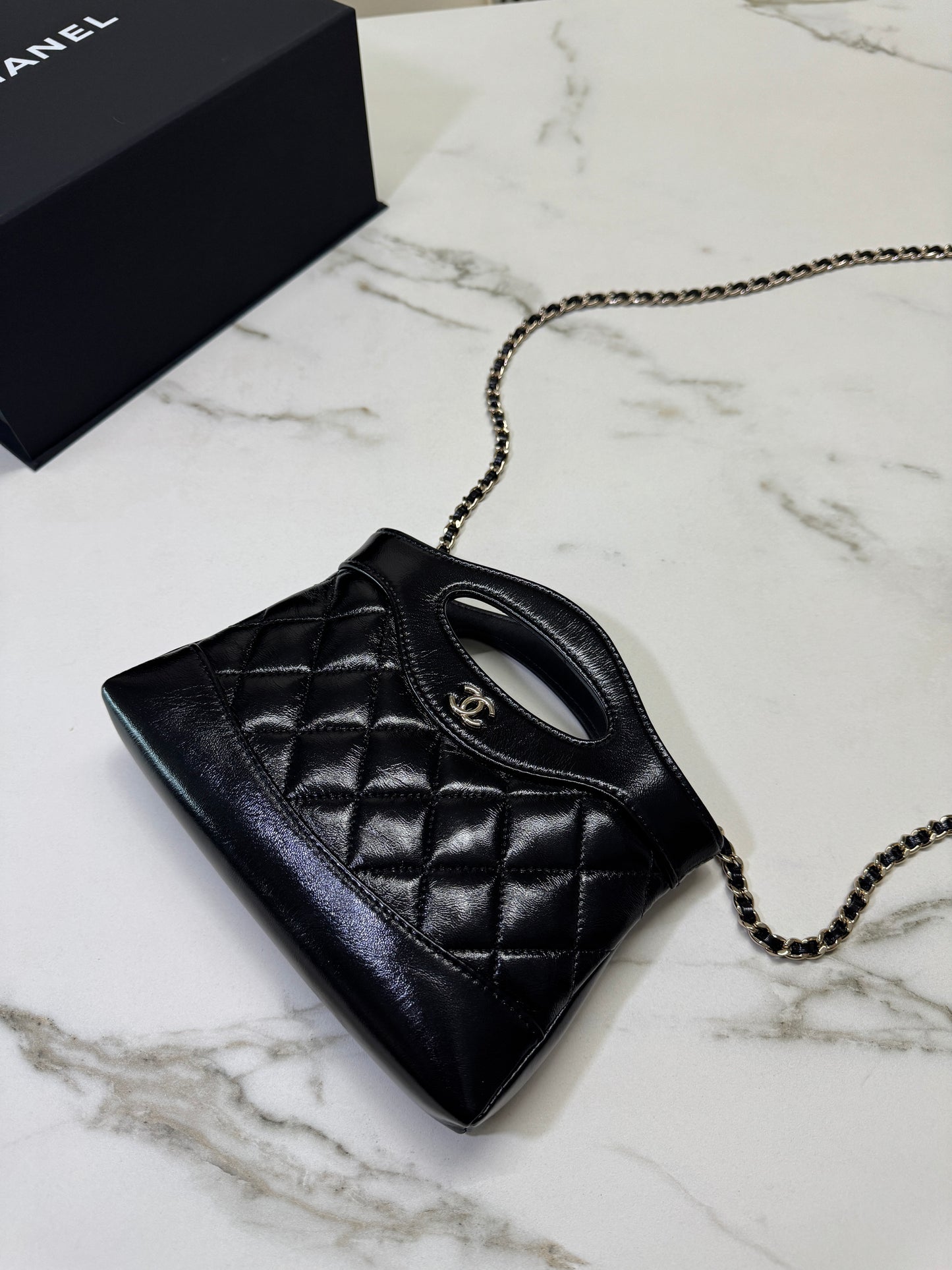 CHANEL 31Bag Nano 黑色油臘羊皮
