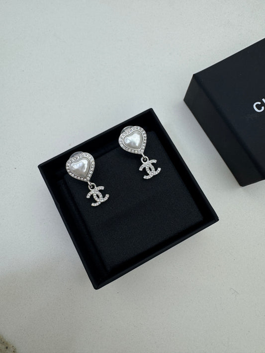 CHANEL 23B 心形珍珠耳夾