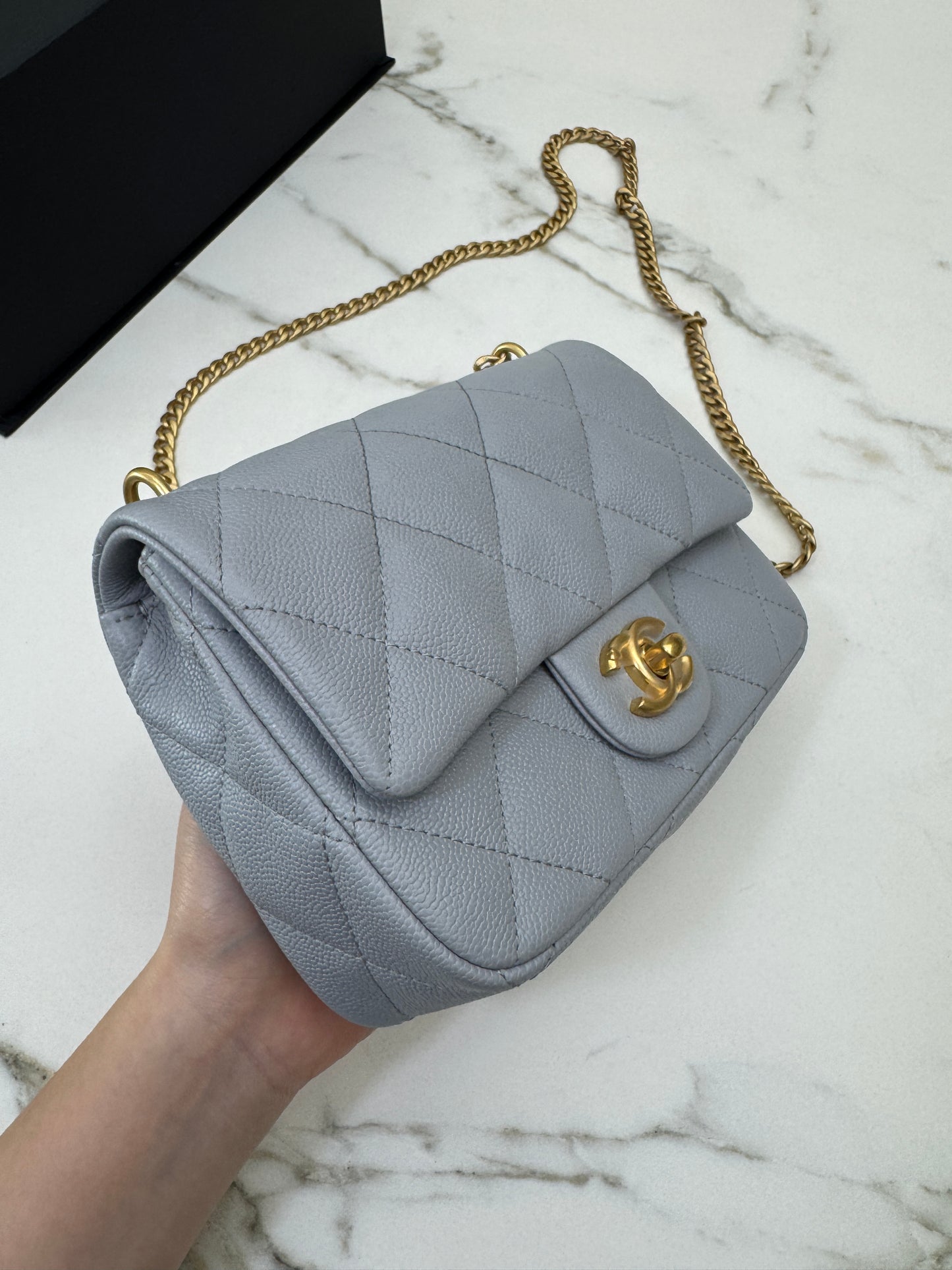 CHANEL 愛心金球 灰色 Mini Flap Bag 20cm