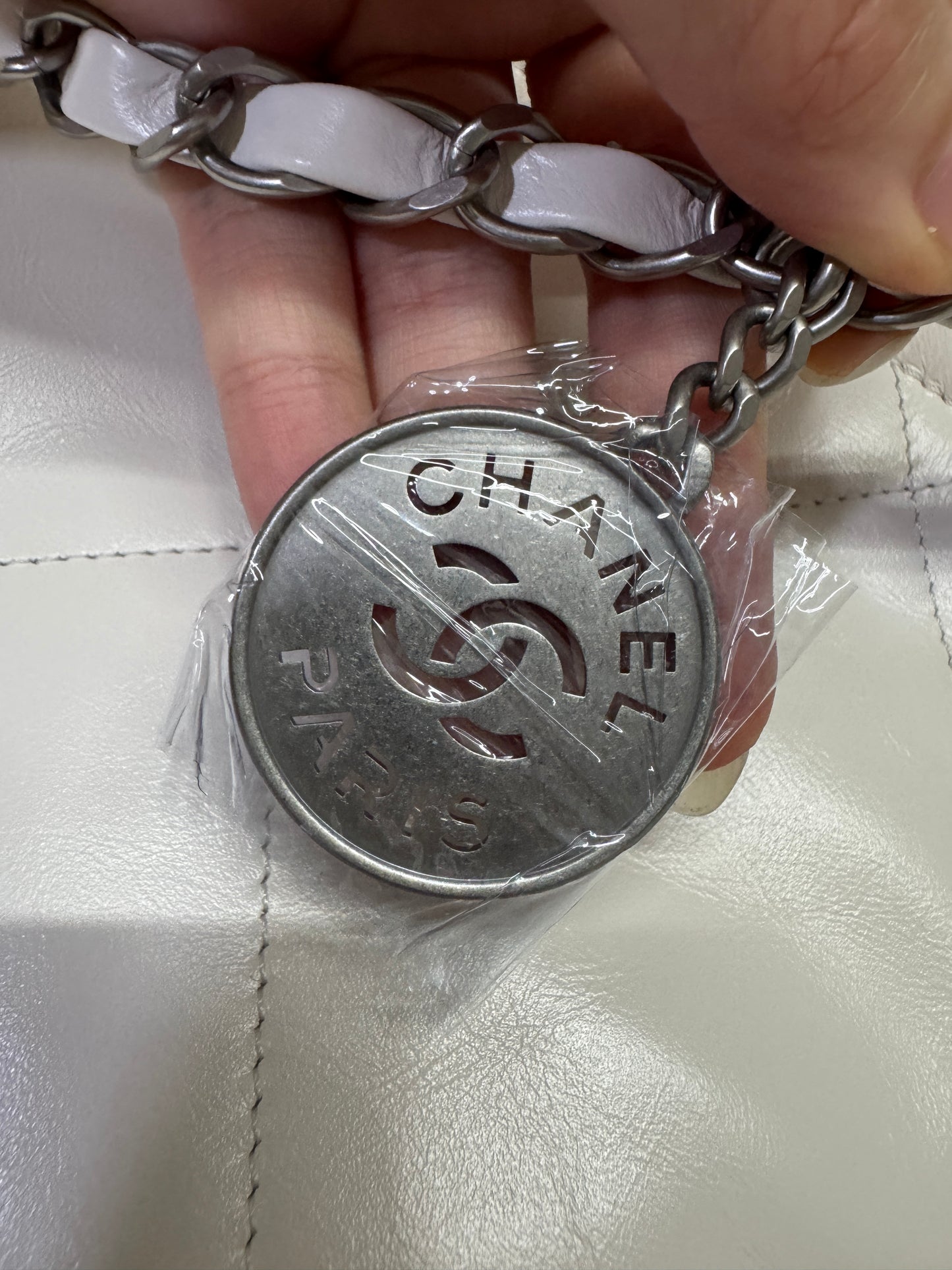 CHANEL 22 Bag Medium 白銀