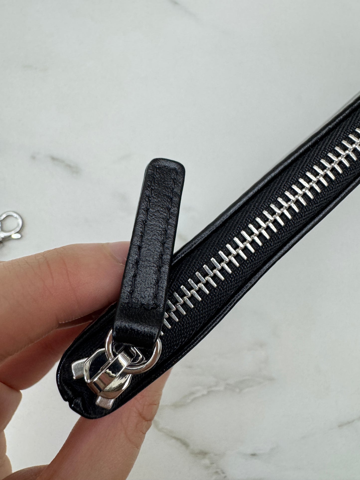 CHANEL 22Bag So Black Small