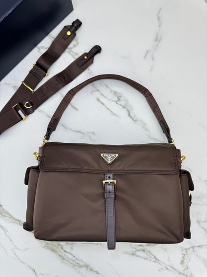 PRADA Re-nylon Explore Large 深棕色
