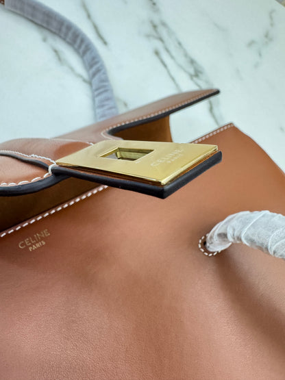 CELINE Soft 16 Medium 棕色
