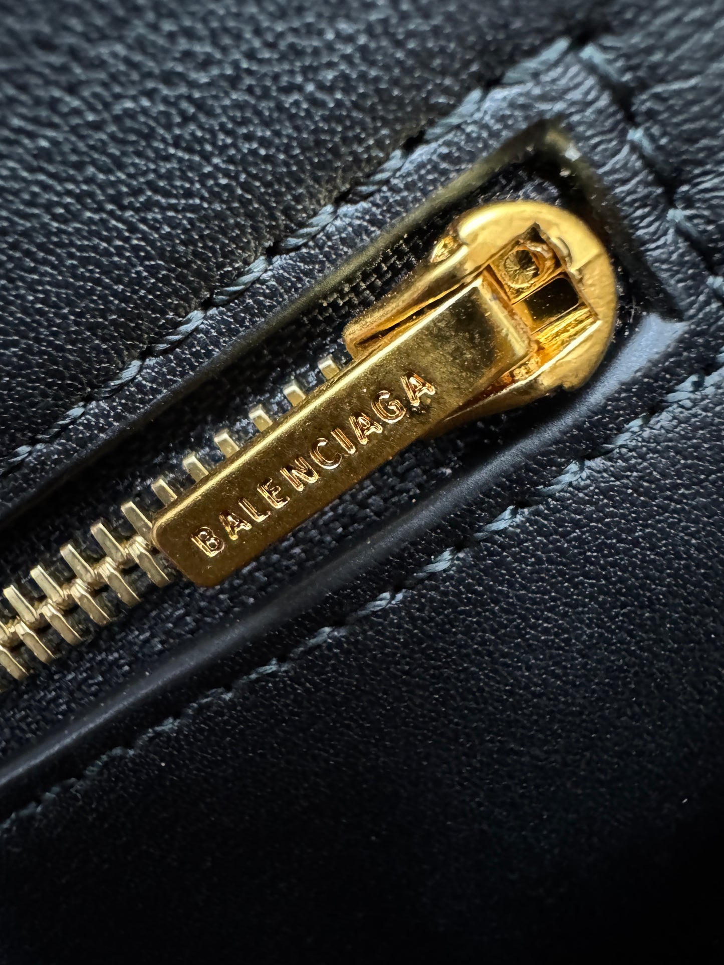 BALENCIAGA Le 7 Hobo
