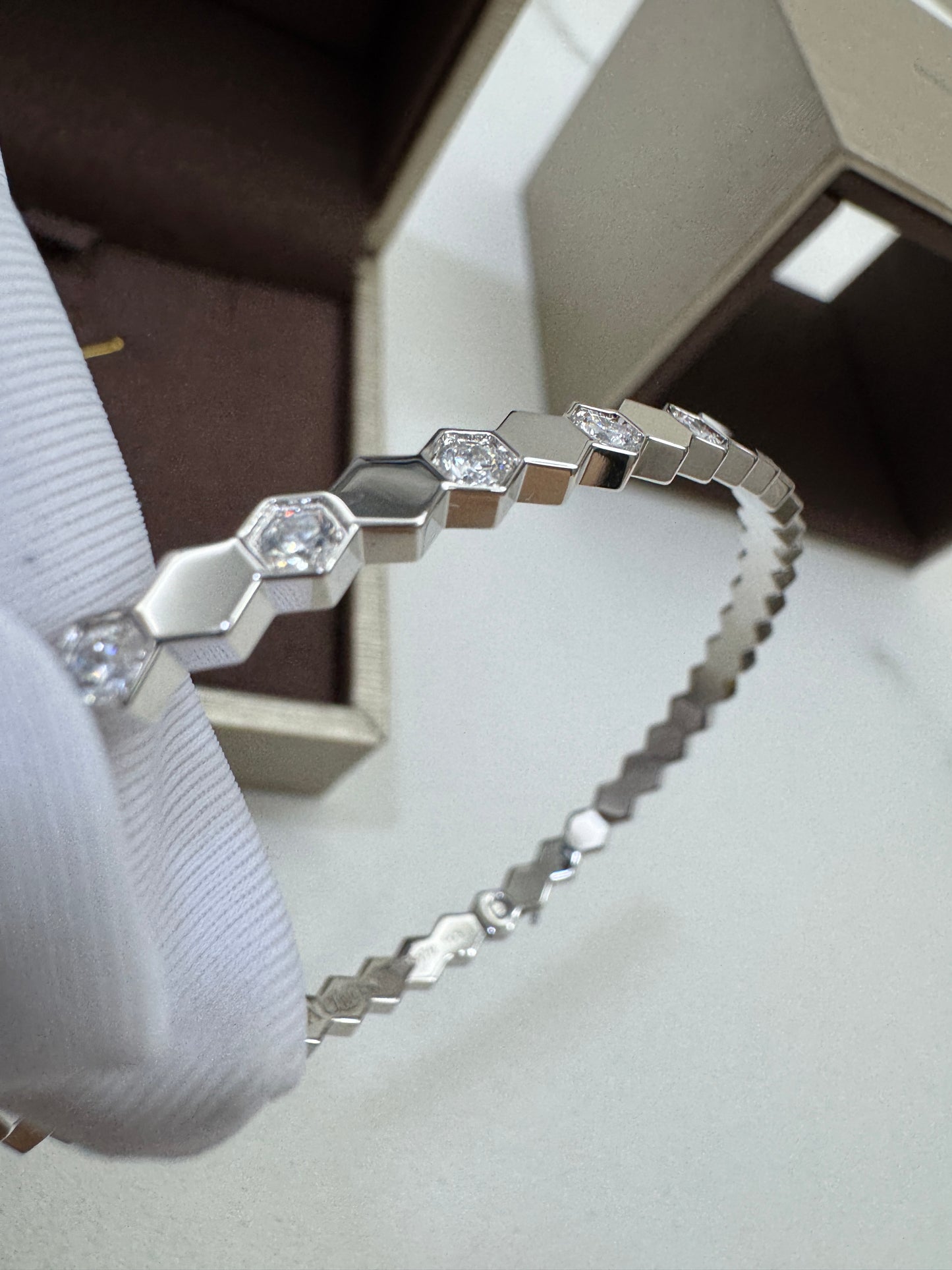 CHAUMET Bee My Love 半鑽白金色手鐲