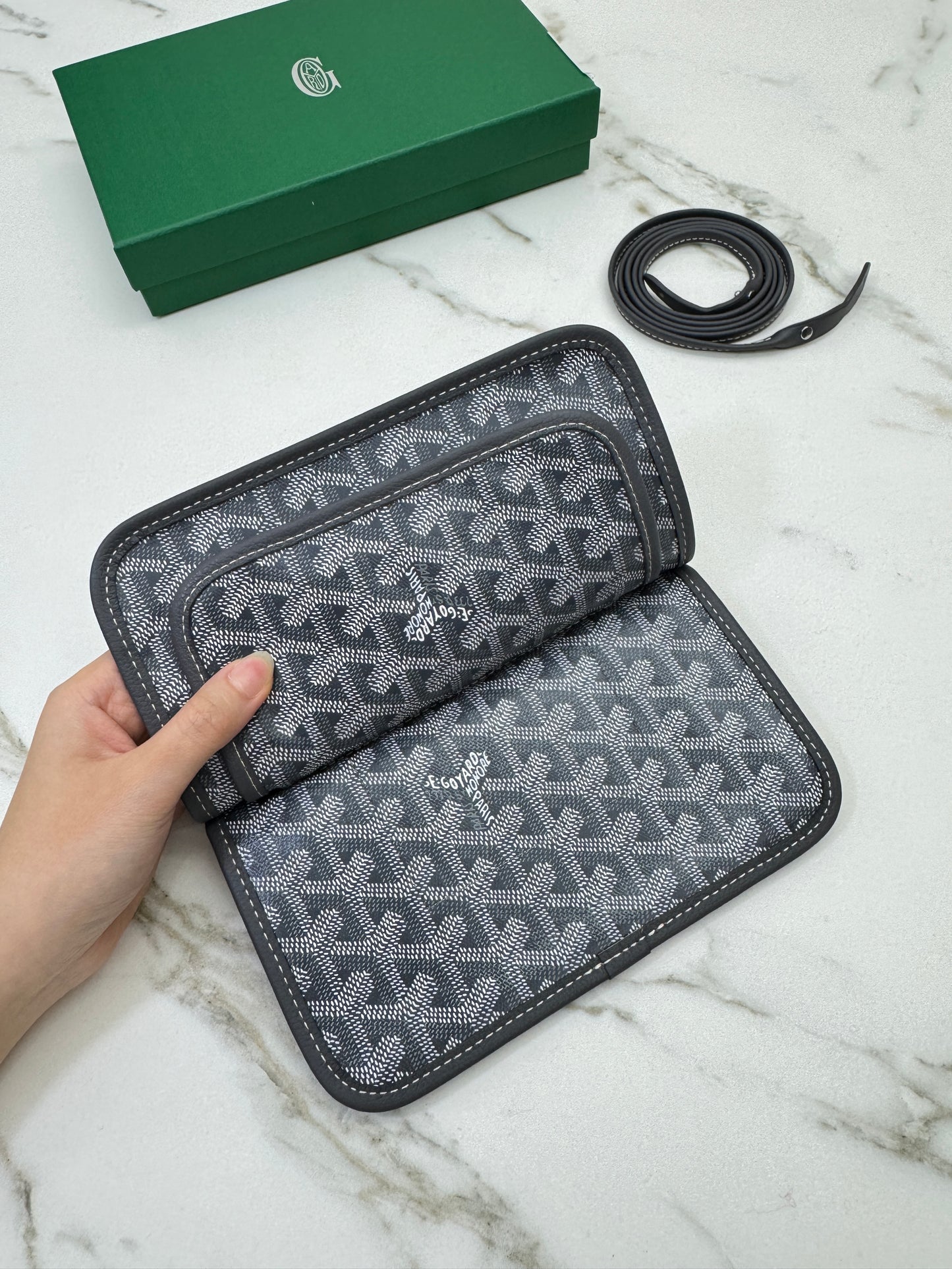 GOYARD Plumet 灰色