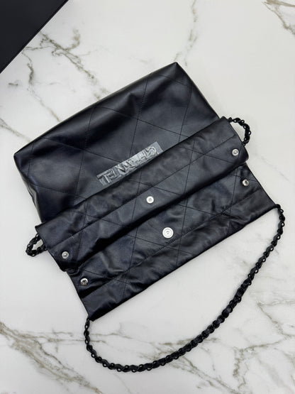CHANEL 22Bag So Black Small