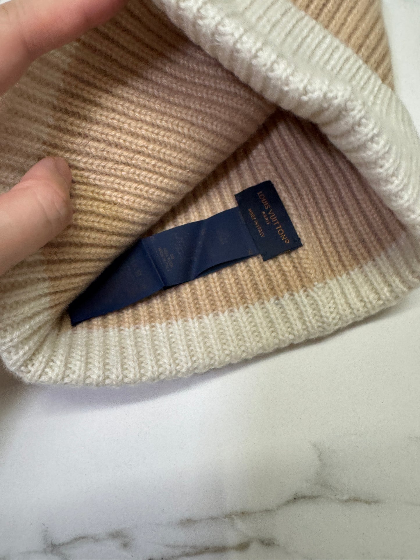 LV 狐狸毛球冷帽 奶茶色