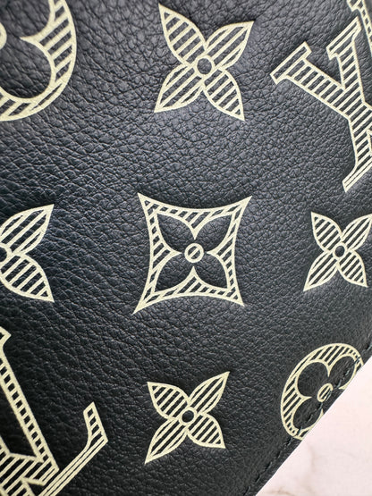 LV M27150 兩摺錢包 深綠色壓花