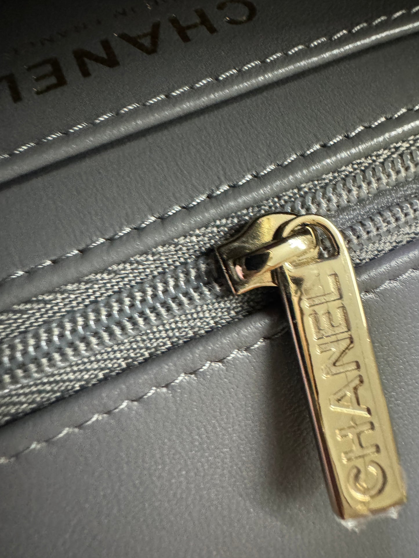 CHANEL 23K Mini CF with Top Handle 手柄CF 深灰色羊皮