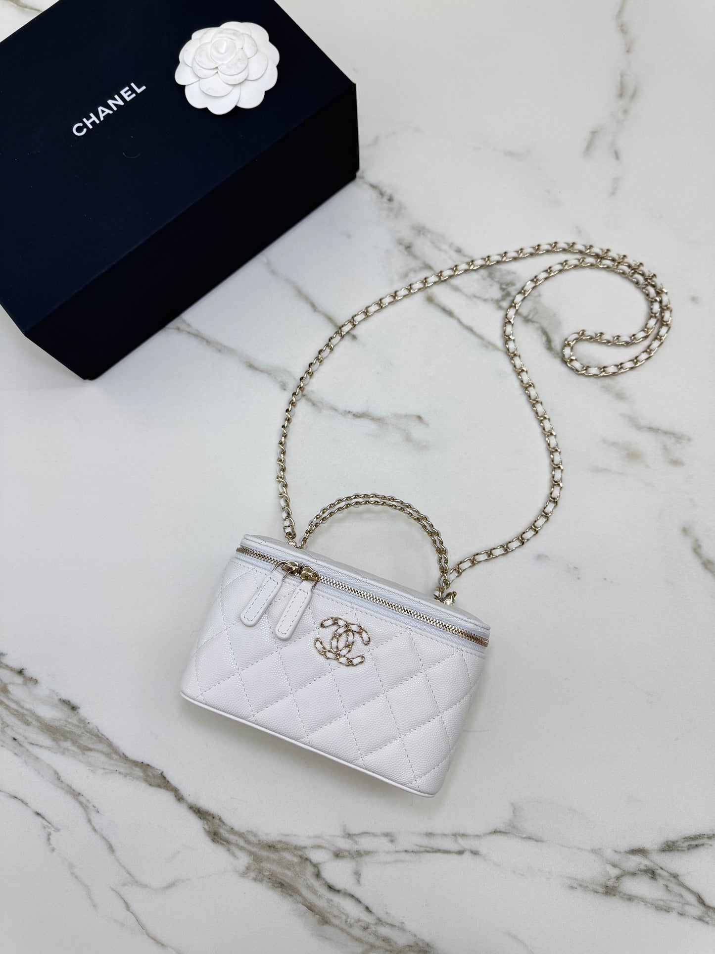 CHANEL 26S 交叉手柄長盒子 白色