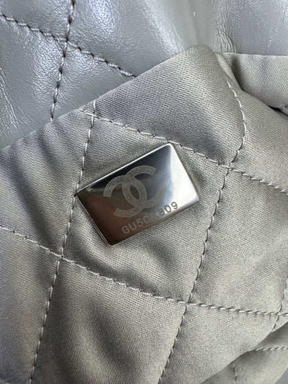 CHANEL 22 Bag Medium 23C淺灰色銀扣