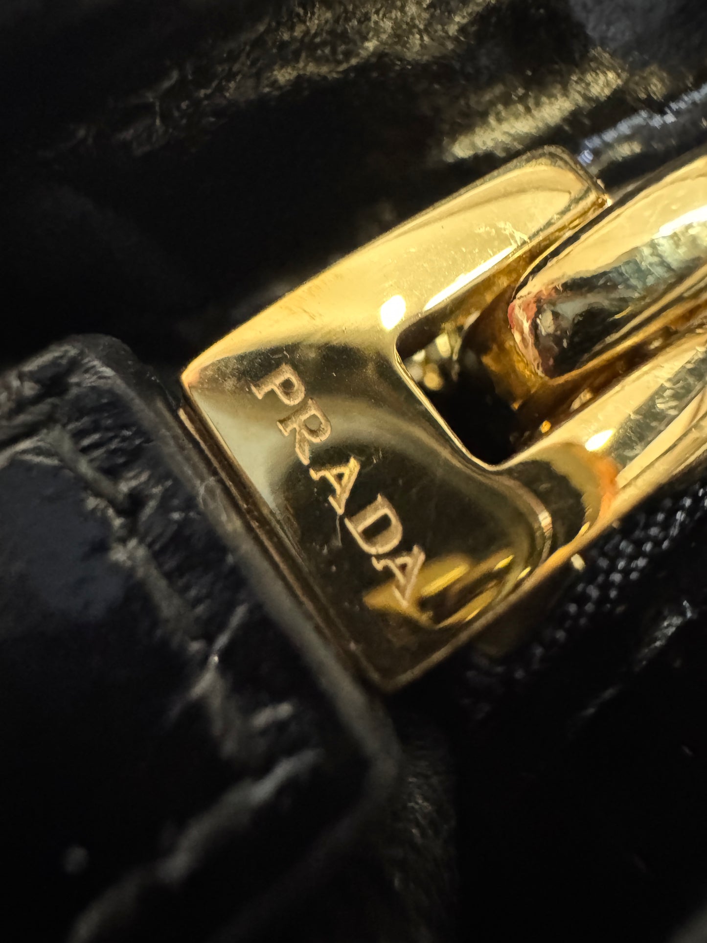 PRADA Soft Lux 中號 黑色