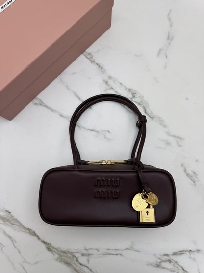 MIU MIU Beau 長柄保齡球 石楠木色 Briarwood