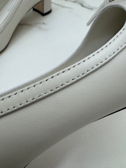 JIMMY CHOO 方頭珍珠拼鑽蝴蝶結 米白