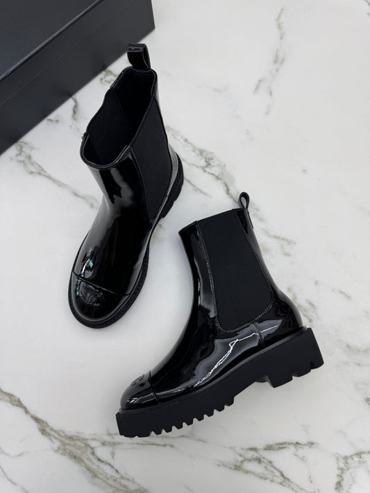CHANEL 22C Chelsea Boots 漆皮切爾西短靴