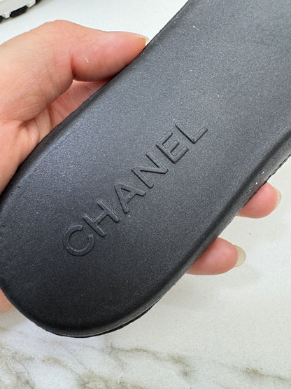 CHANEL 25A 淺金色運動鞋