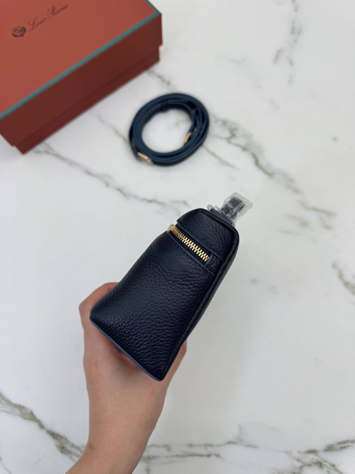 LORO PIANA Extra Pocket 19 海軍藍金扣