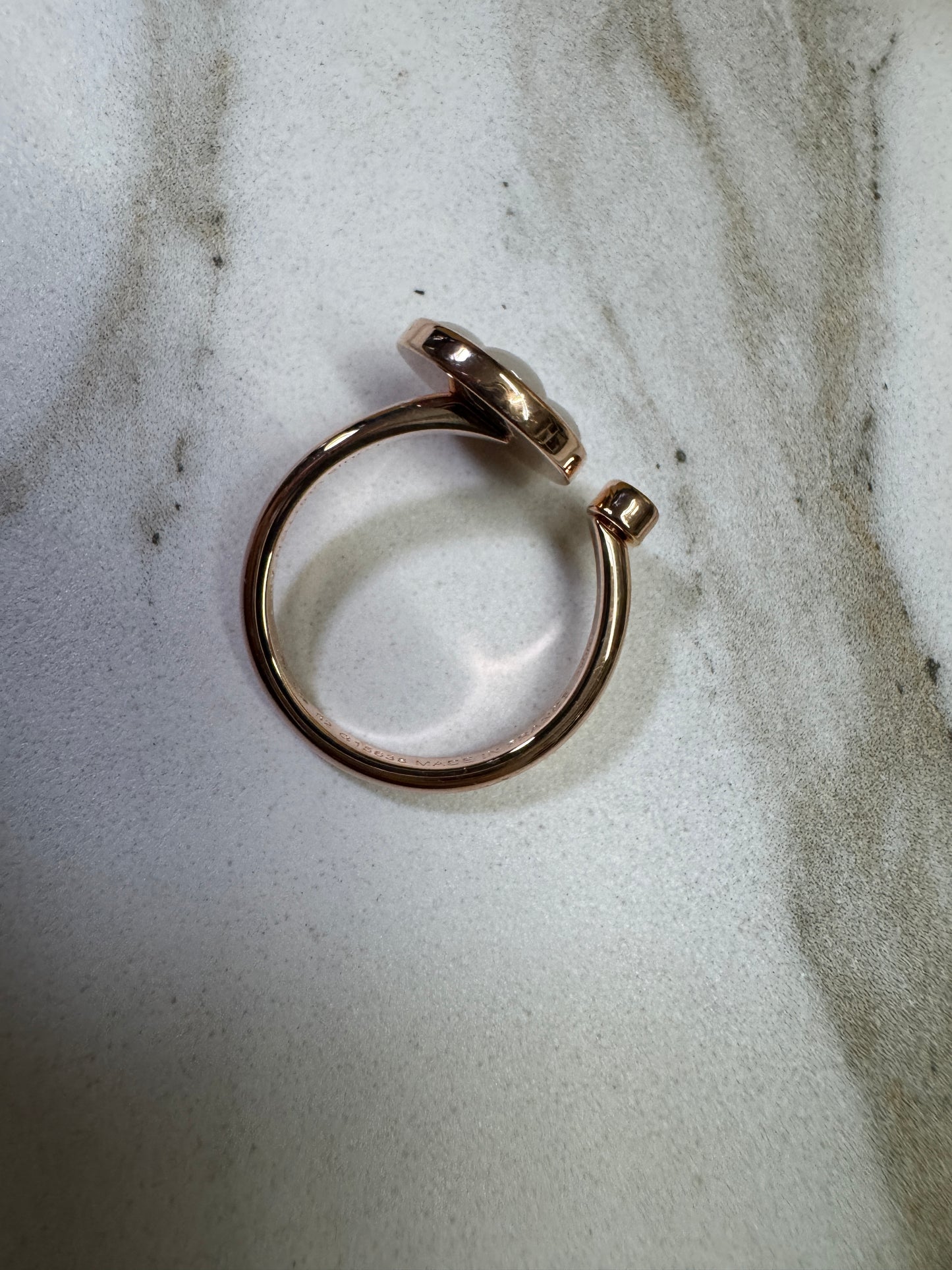 LV Color Blossom Mini 玫瑰金白貝母戒指