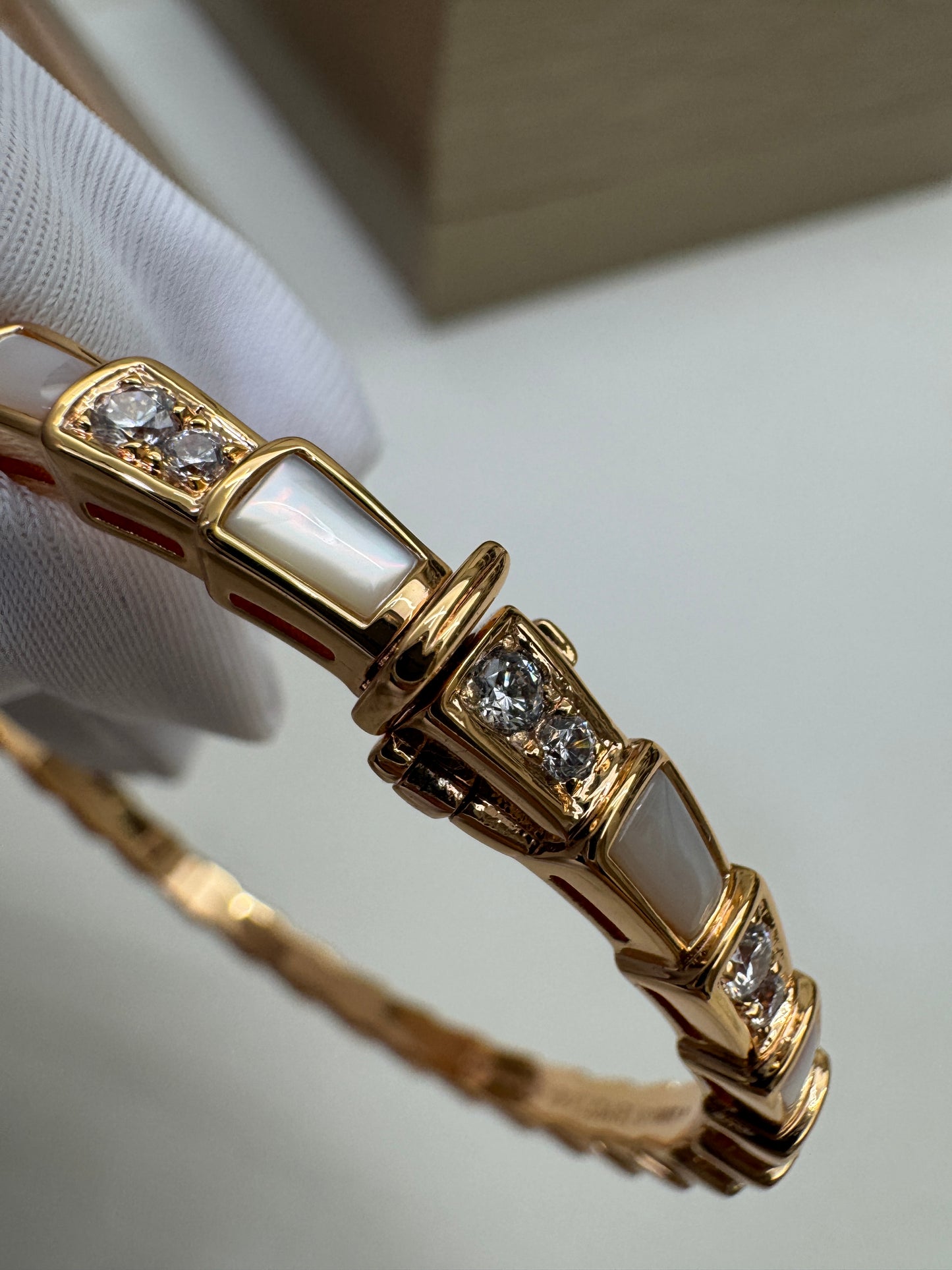 BVLGARI Serpenti Bracelets白貝母玫瑰金手鐲