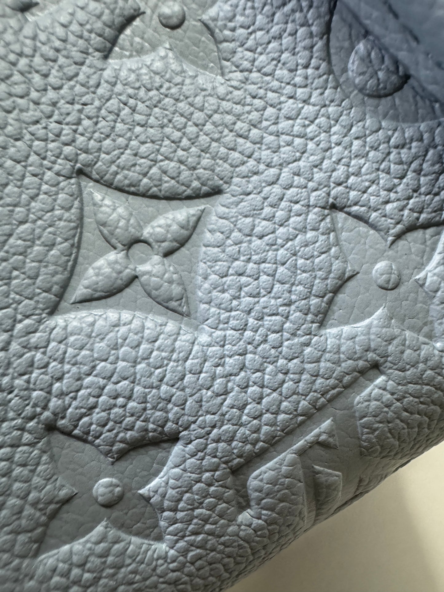 LV Diane 全皮粉藍 Baby Blue
