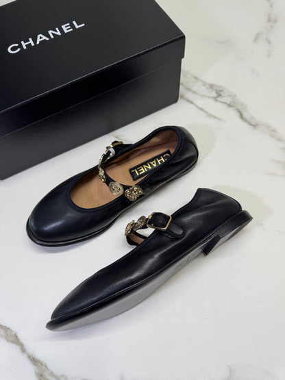 CHANEL 24A Mary Jane 平底小羊皮