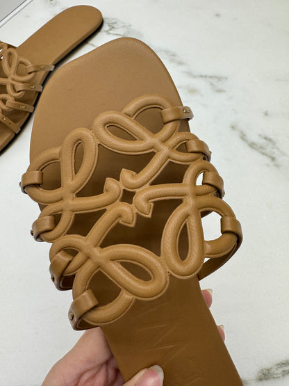 LOEWE Anagram Sandals 卡其棕