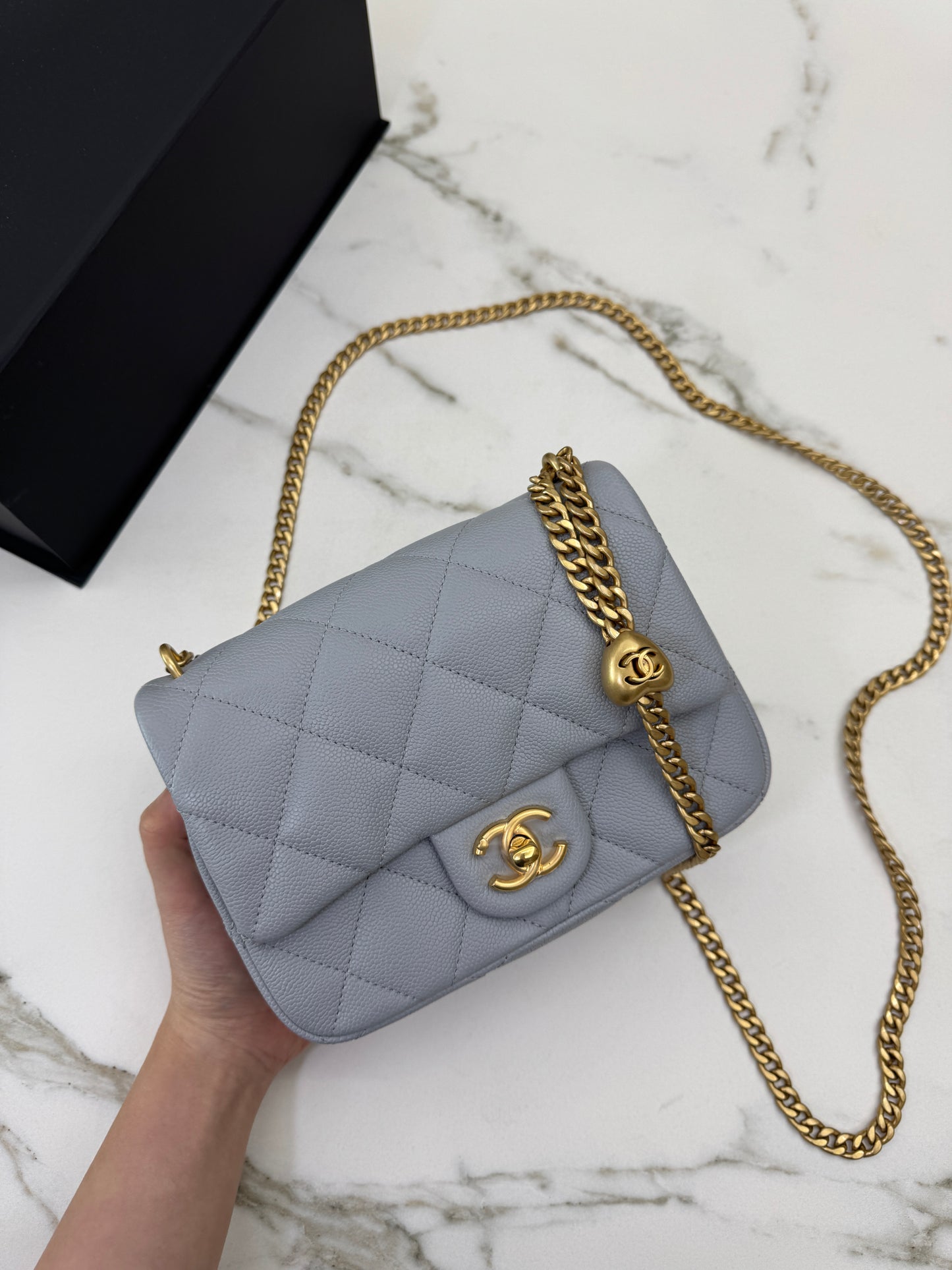 CHANEL 愛心金球 灰色 Mini Flap Bag 20cm
