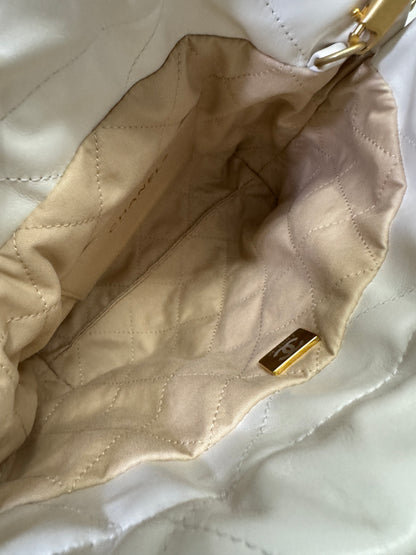 CHANEL Mini 22 Bag 白金