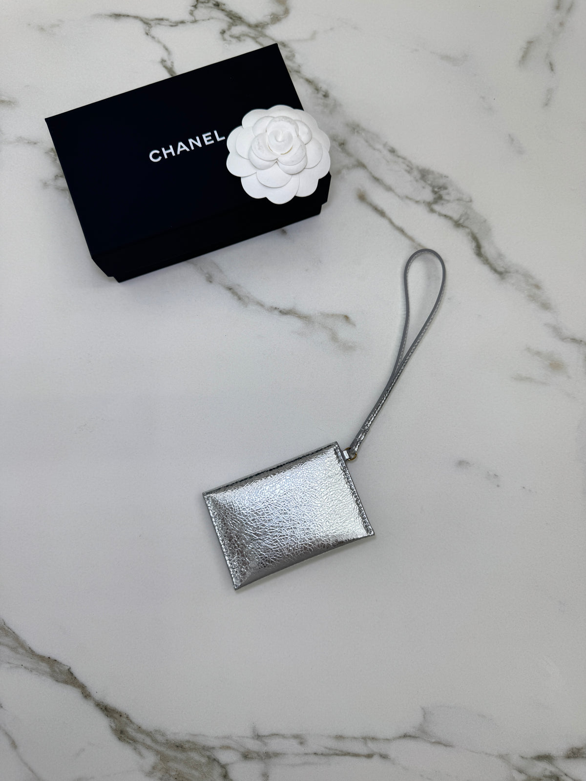 CHANEL 26X 信封卡包包掛 爆裂銀
