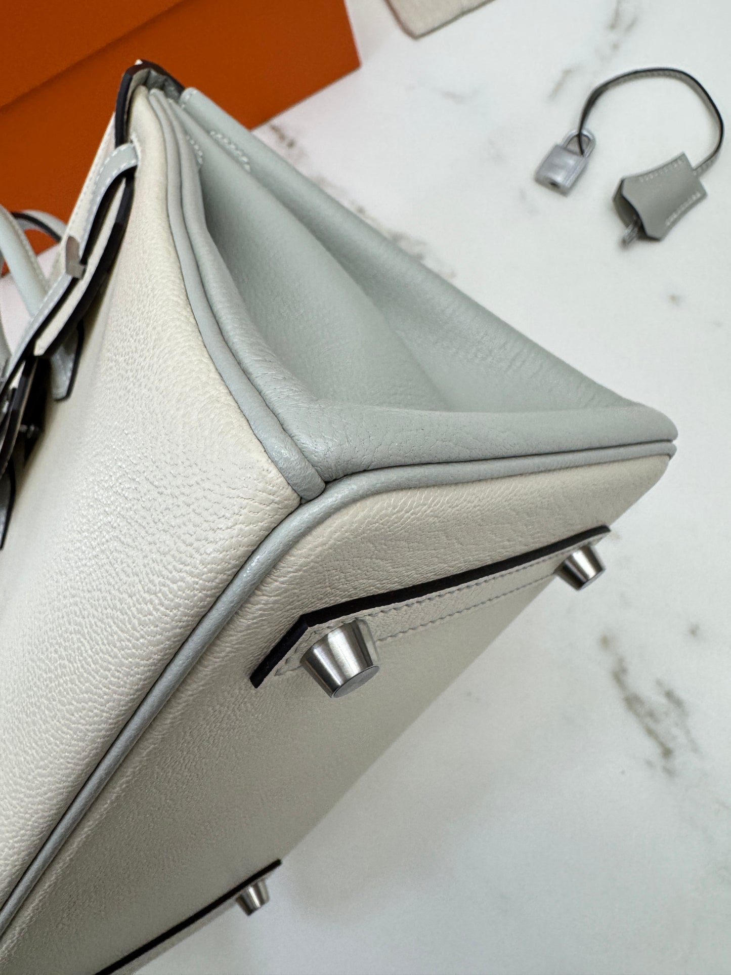 HERMES Birkin 25 SO 奶昔白拼珍珠灰 山羊皮 拉絲銀扣