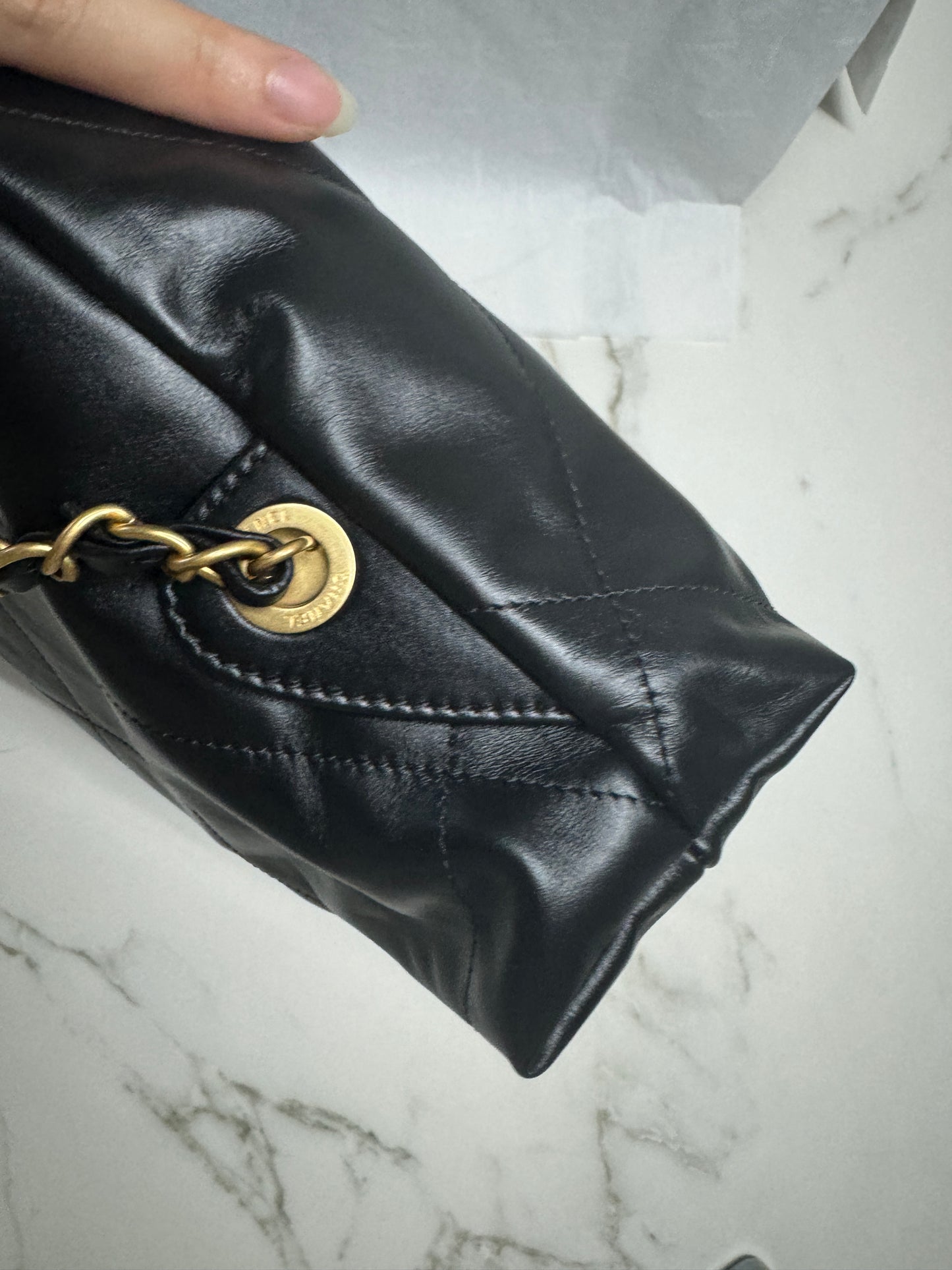 CHANEL 22 Backpack 黑金