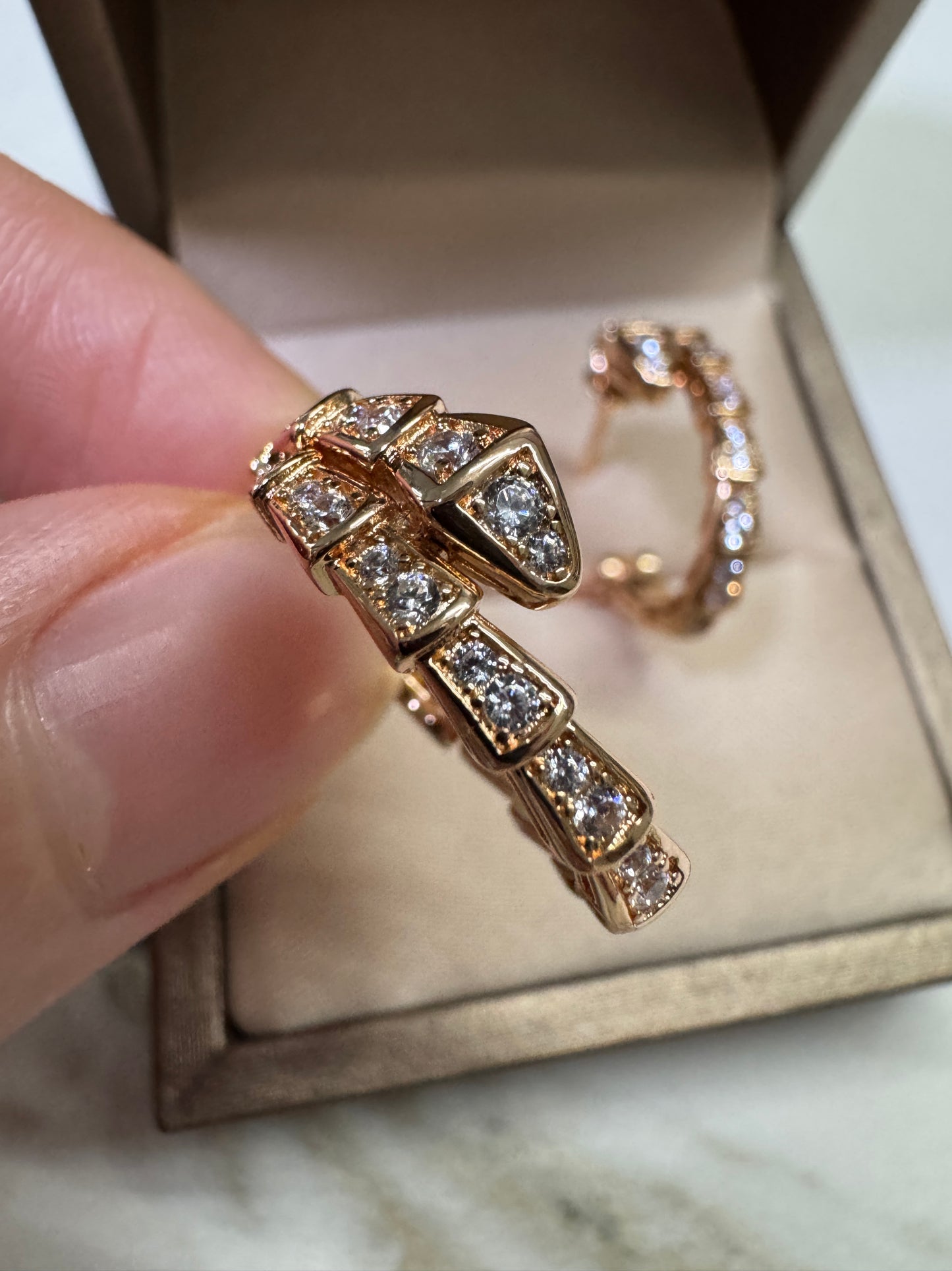 BVLGARI Serpenti 玫瑰金色滿鑽耳環