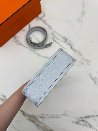 HERMES Mini Evelyne 霧霾藍銀扣 T0 Bleu Brume PHW