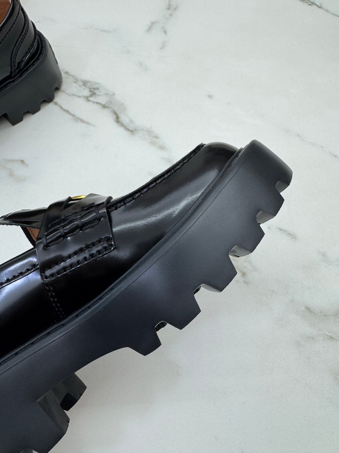 MIU MIU 金幣厚底Loafers 黑色