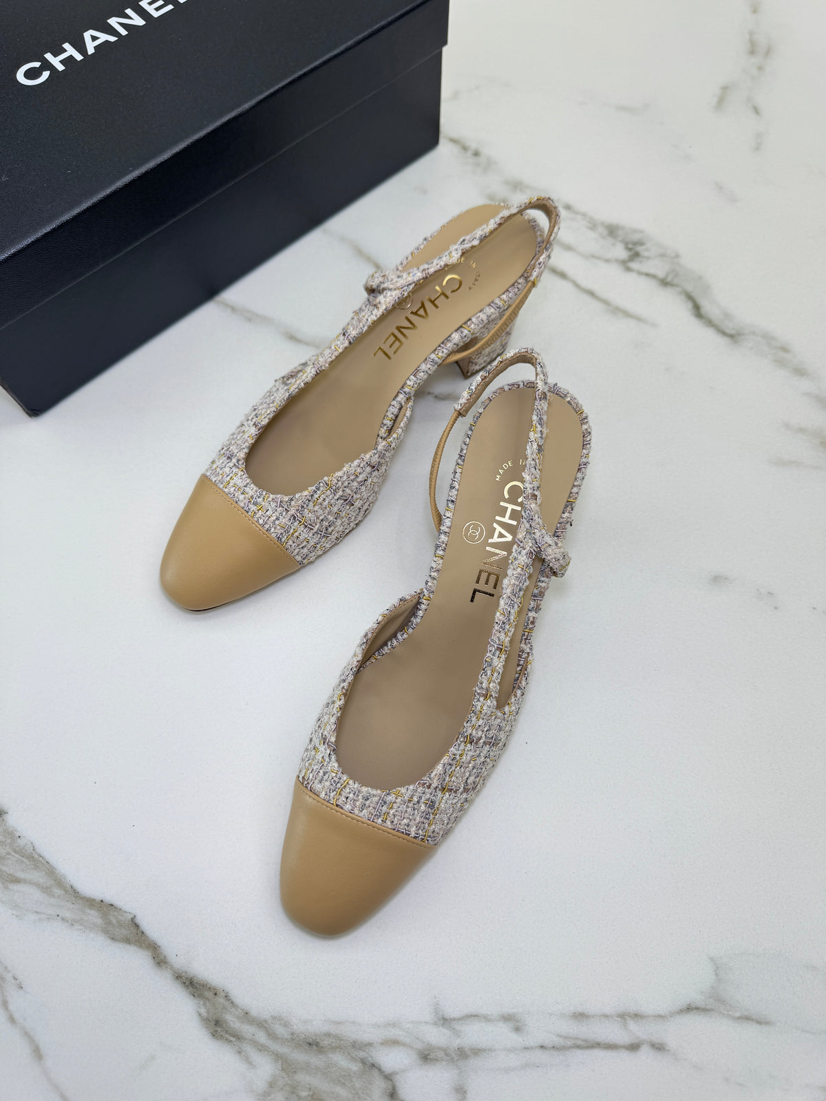 CHANEL 21P 杏色拼米黃紫Tweed Slingback