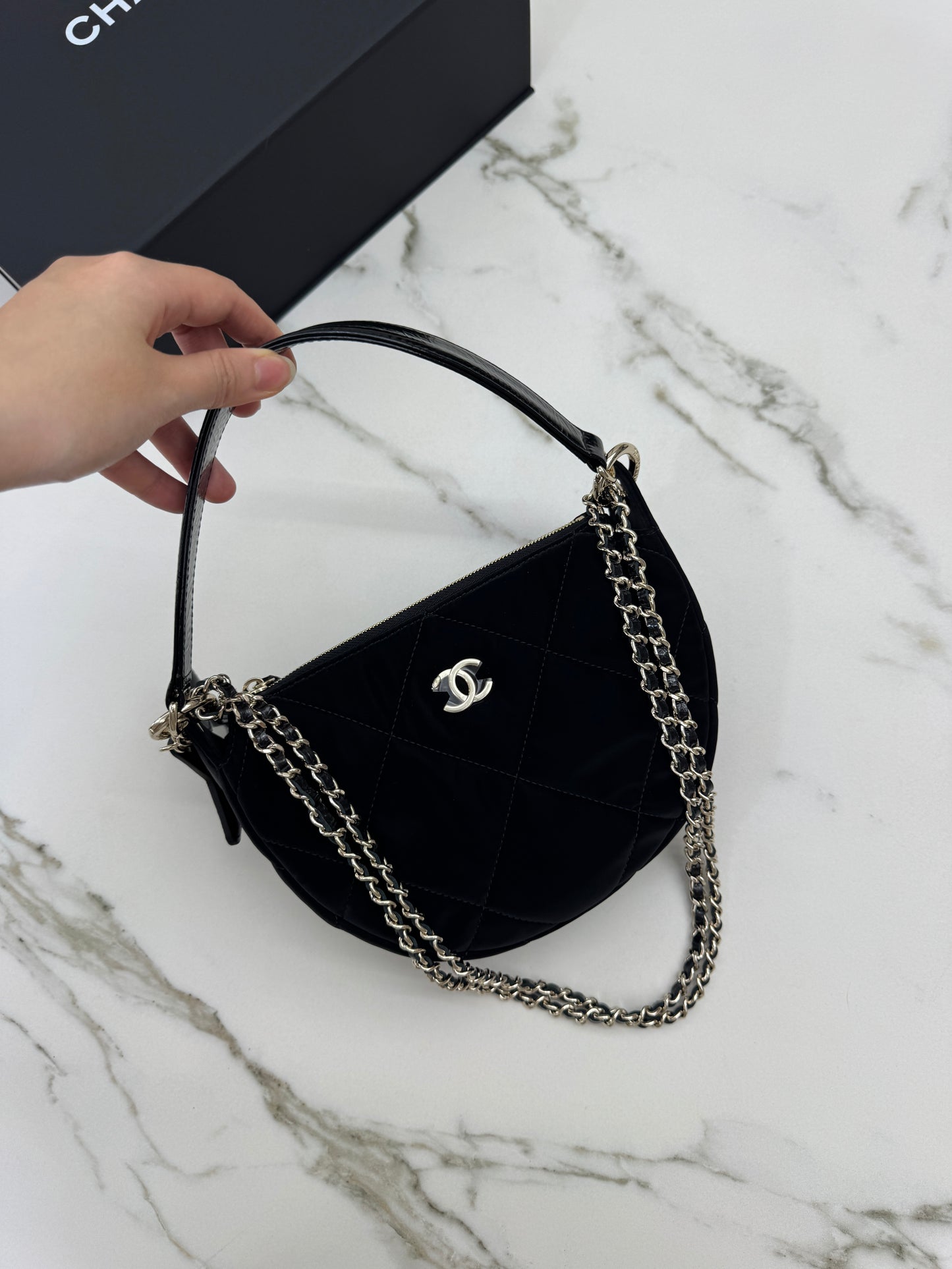 CHANEL 25N Coco Neige 滑雪系列 絲絨尼龍 半月Hobo