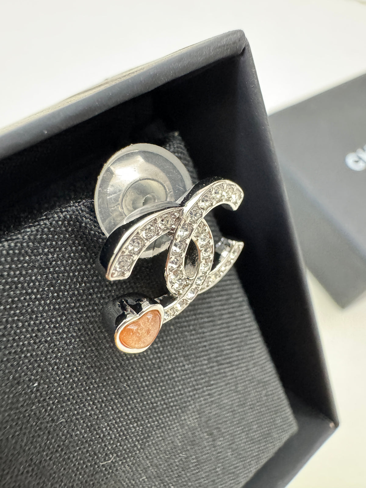 CHANEL 25P 粉色小愛心耳夾