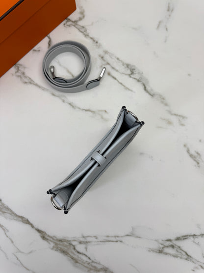 HERMES Mini Evelyne 霧霾藍銀扣 T0 Bleu Brume PHW