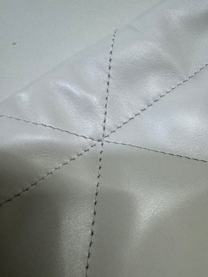 CHANEL Mini 22 Bag 白金
