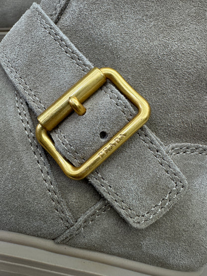 PRADA 卡其色麂皮中筒靴