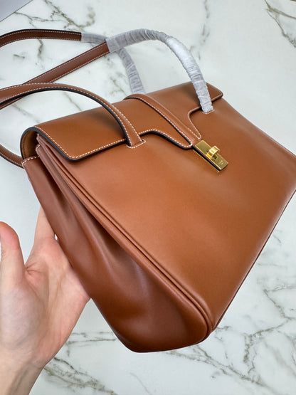 CELINE Soft 16 Medium 棕色
