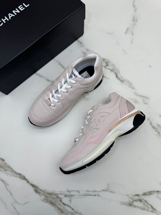 CHANEL 24S 淺粉色運動鞋